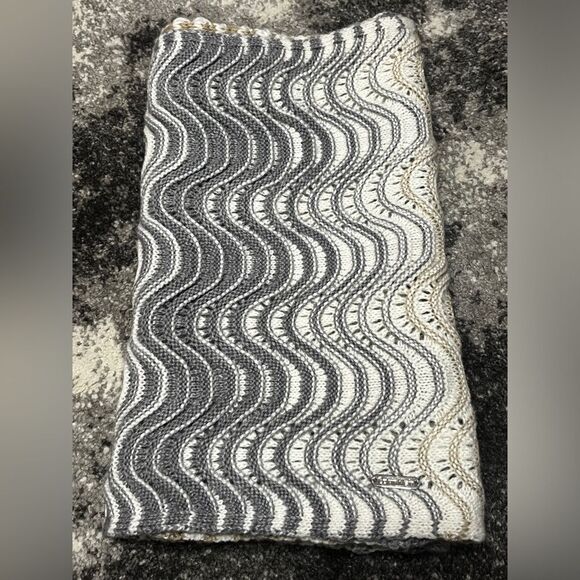 Calvin Klein Women's Ripple Infinity Scarf - Picture 2 of 5